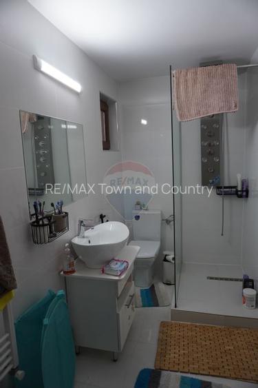 Casă cu 5 camere de vânzare, str. Dragoș Vodă - 20