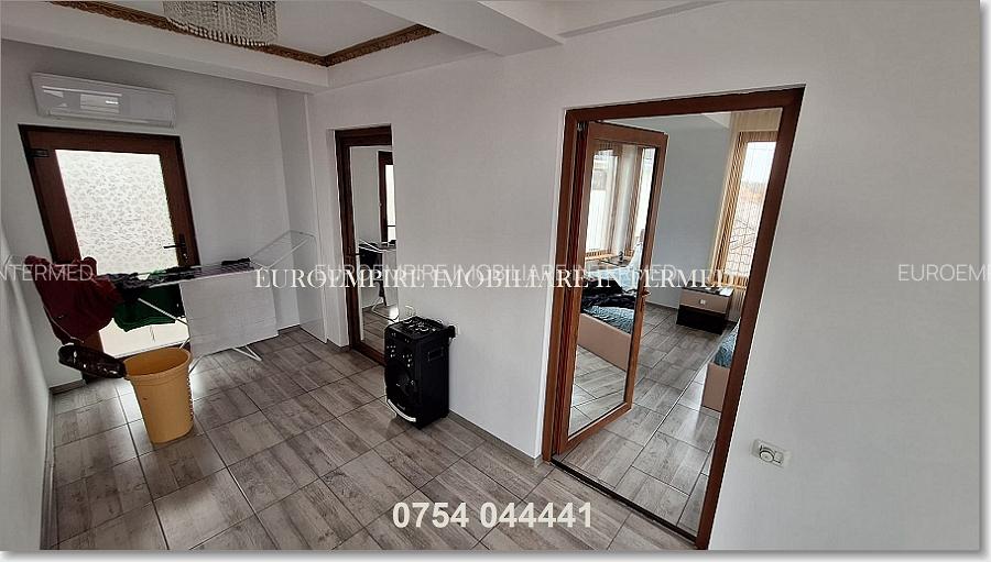 Vila+casa de vanzare zona Km 5 - 4