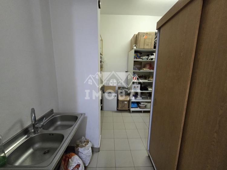 VANZARE SPATIU COMERCIAL PARTER  ZONA 9 MAI - 6