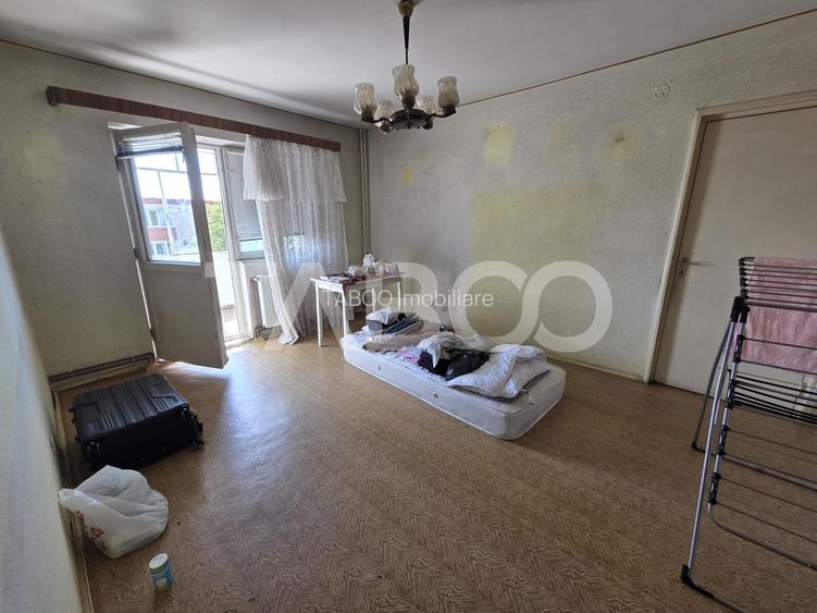 Apartament 3 camere semidecomandat 70 mp zona Bd Unirii etaju 3 - 5