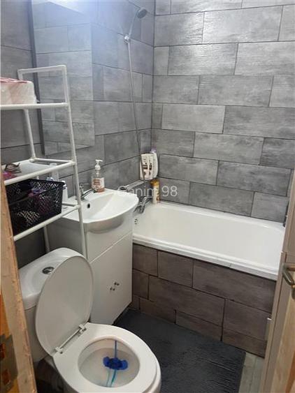 Garsoniera de vanzare , zona ultracentrala Primaria Focsani , decomandata , imbu - 7