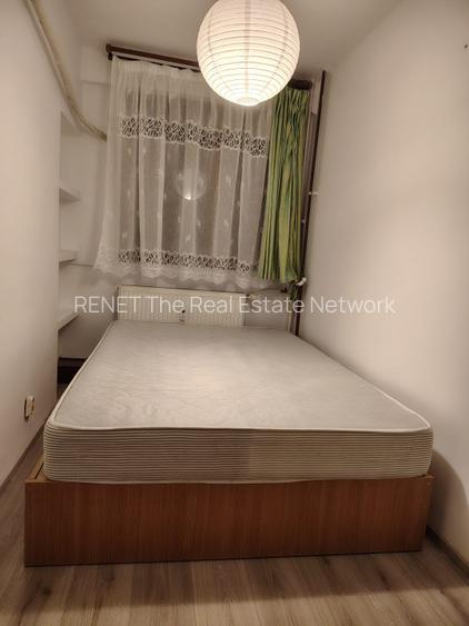 Eroii Revolutiei, doua minute metrou - 10