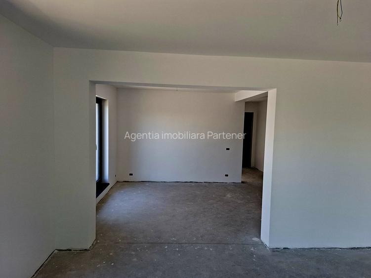 Casă / vilă Mărăcineni / Argeș , finisaje moderne ! - 11