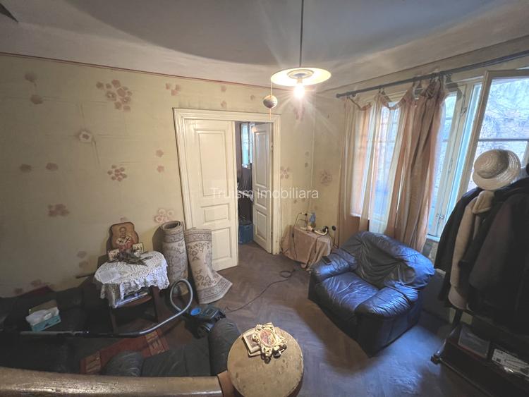 Vila P+ Et 1, Marasesti stradal - 11