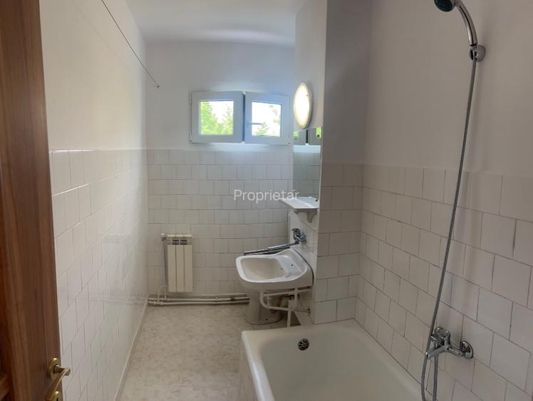 PROPRIETAR vaănd apartament 2 camere,semidecomandat,zona ultracentrală în - 13