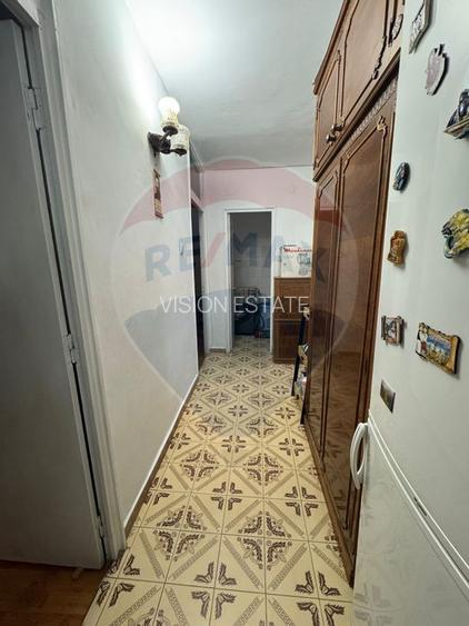 Apartament  cu 3 camere de vanzare 1 Mai - 6