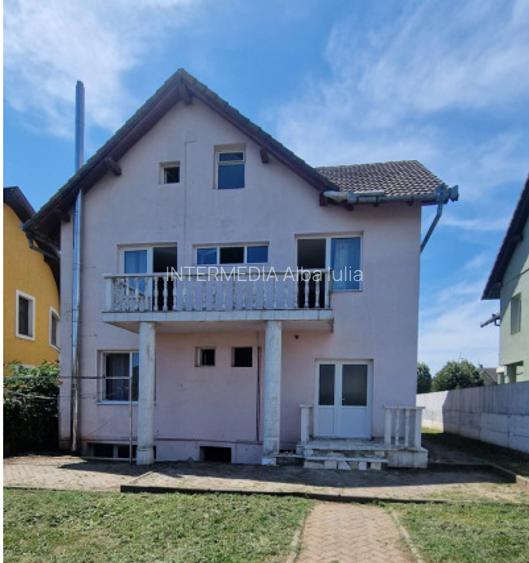 INCHIRIERE Casa individuala D + P + E + M cu 8 Camere 5 Bai 750 mp Teren CETATE - 19