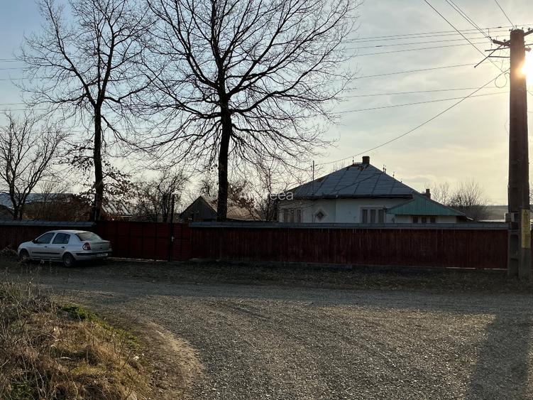Casa  Batraneasca 100 MP + teren intravilan 400 MP , 4500 MP extravilan - 2