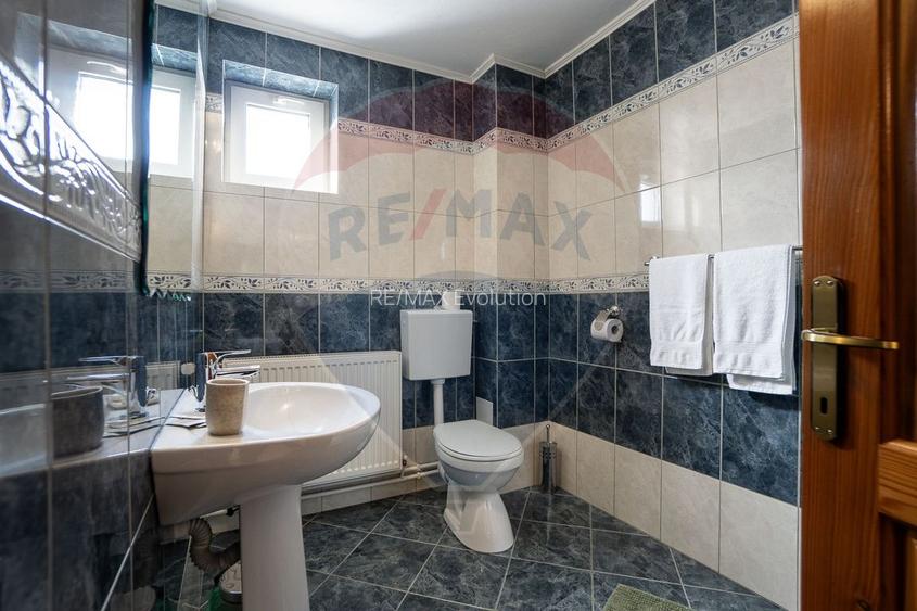 Oportunitate rară: Casă de vacanță sau Pensiune în Poiana Mărului - 17