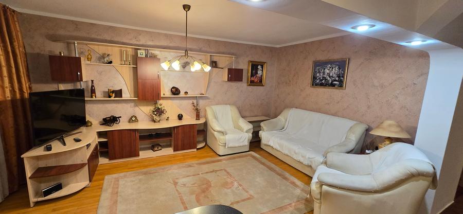 Apartament 4 camere de vanzare, etajul 1, Focsani