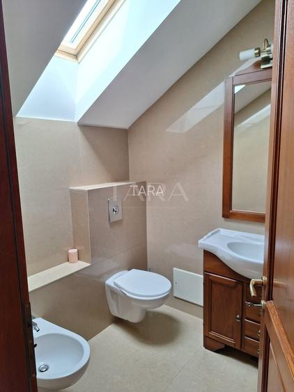 Casa deosebită în Europa – stil clasic, terase și grădină amenajata - 11