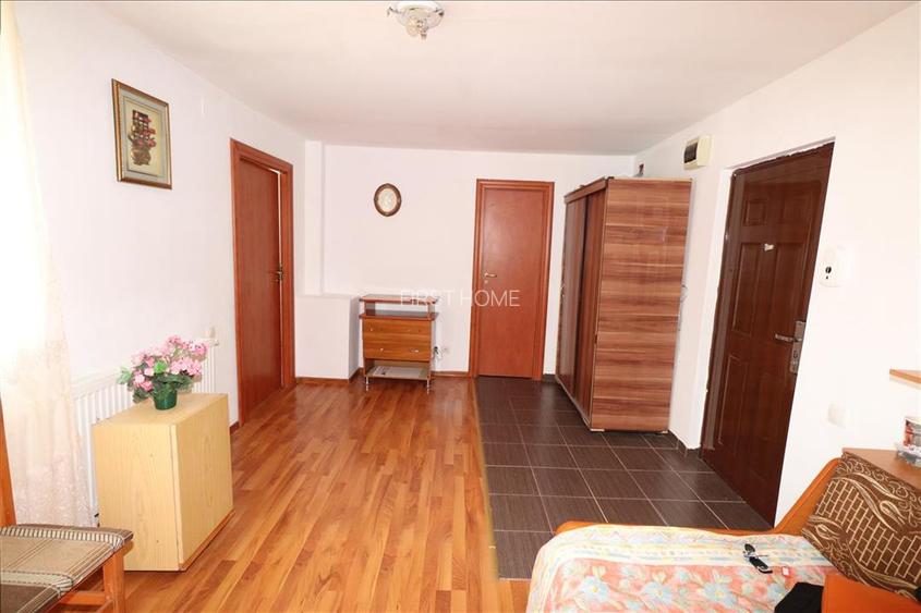 Garsoniera de vanzare in zona Penny Obor , etaj 3 (mansarda) - 2