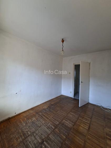 De vanzare 3 camere decomandat - 8