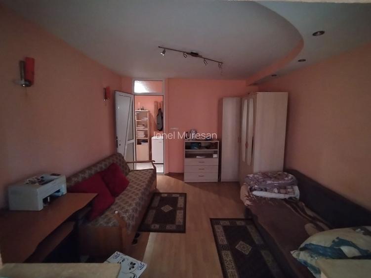 Garsoniera la intersectia dintre Republicii si Vasile Alecsandri - 7