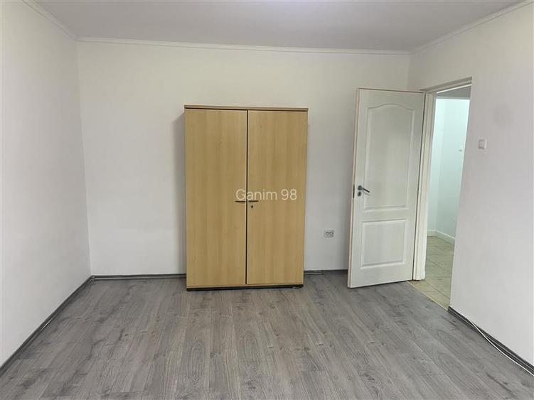 Apartament 2 camere , et 1 4 , ultracentral -Piata Moldovei , renovat , mobilat - 2