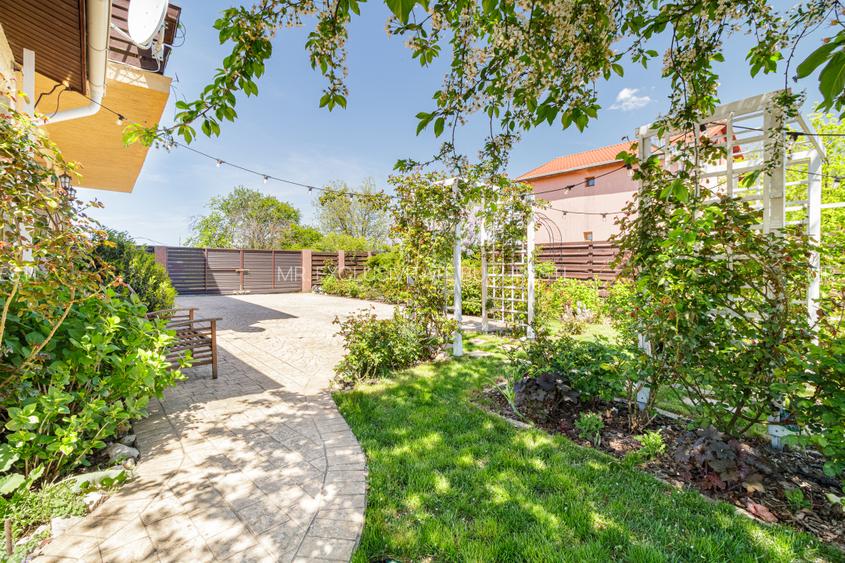 Casa cu suflet si gradina spectaculoasa - 8
