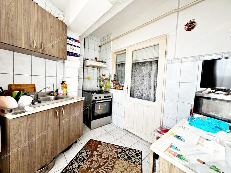 Apartament cu 2 camere decomandat, situat la etajul 3, Micro 14. - 4