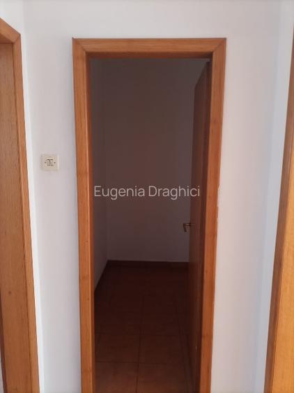 Vânzare apartament 5 camere, decomnadat, etaj 5/10, locație de excepție - 6