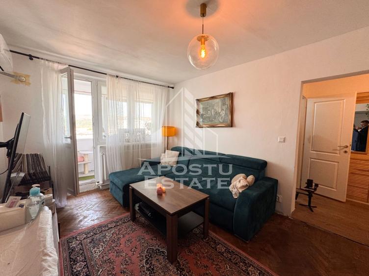 Apartament 2 camere, renovat, etaj 8, panoramica, Stadion - Hunedoara