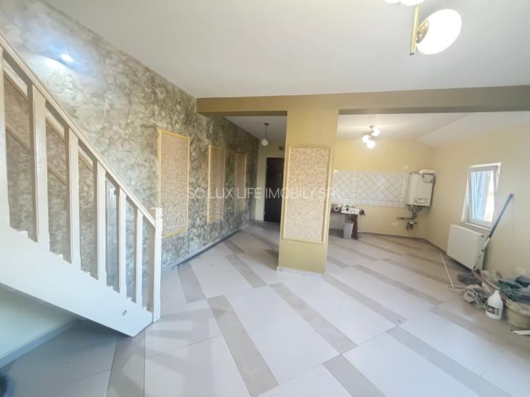 Vand apartament 3 camere Dambovita mansarda 95000 euro - 3