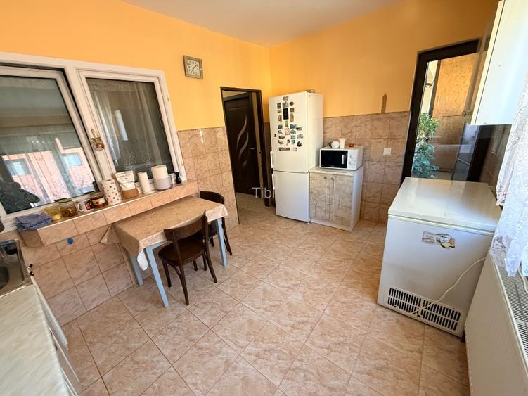 Apartament cu 2 camere+garaj De Vanzare in Floresti - 3