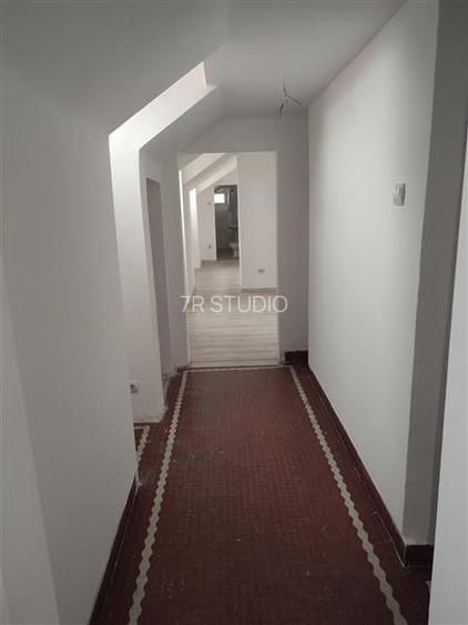 Vanzare apartament 2 camere, bloc mic, Polona - 2
