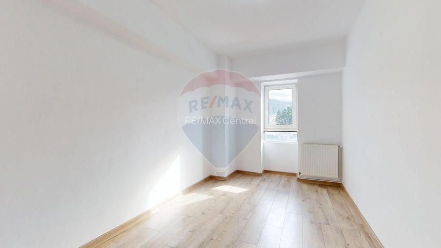 Apartament 3 camere - Centrul Civic, lângă Camera de Comerț - 10