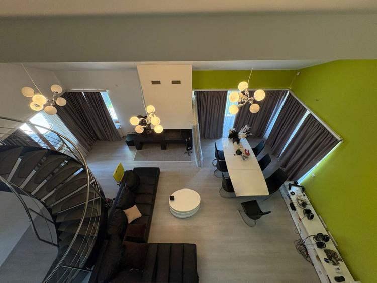 Casă P+M, 1039 mp teren, 200 mp, vedere la munte, 4 camere, garaj, zona Griviței