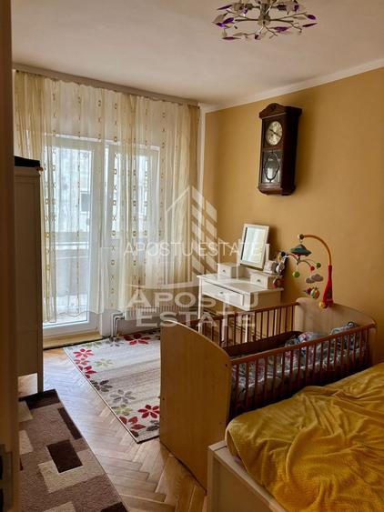 Apartament cu 3 camere, 2 balcoane, 2 bai,etaj intermediar, - 8