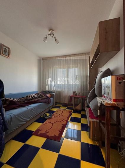 Apartament 3 Camere Decomandat- 70 mp - Metrou 1 Decembrie - 8