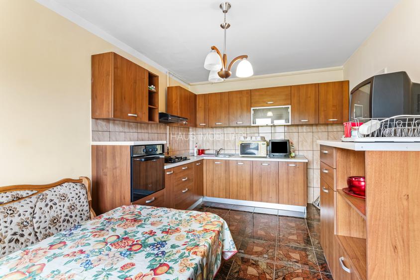 Vilă tip bloc 12 camere, 2 garaje 2 boxe  zona Tomis 1  Flămânda - 20