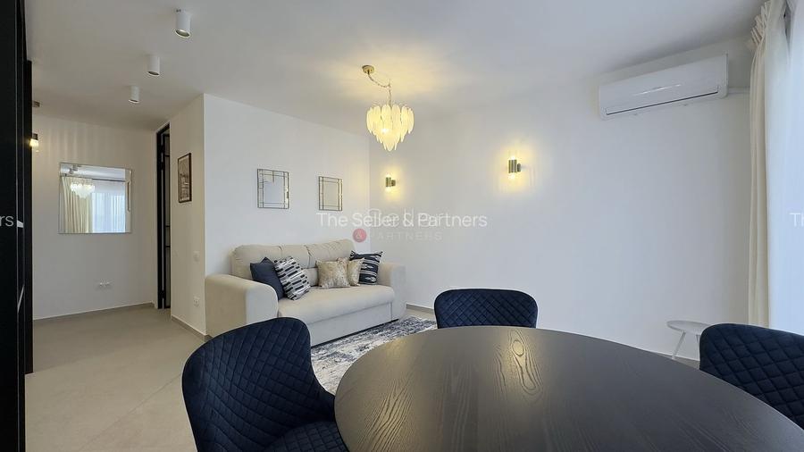 Disponibila din 25 martie - 9