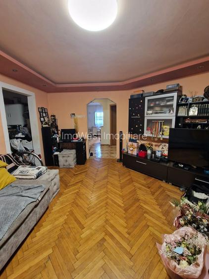 Soarelui | 3 Camere | Etaj 1 | Centrala proprie | Boxa - 6