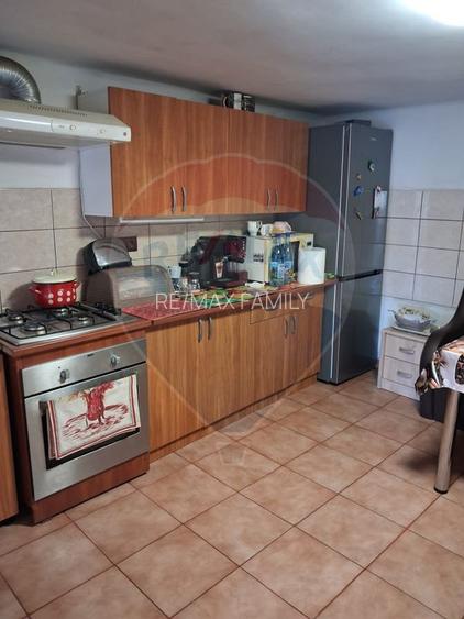 Casă spațioasă de vânzare în zona metropolitană, Fughiu - 6