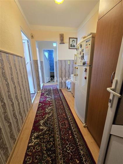 Alexandru cel Bun, 3 camere decomandat, geam la baie, liber - 4