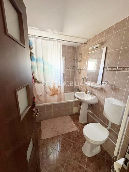 Apartament cu 3 camere, decomandat, etaj intermediar, zona str. Plopilor. - 5