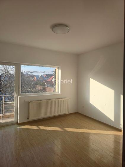 Vânzare casa cu curte si foișor, intr un mini cartier rezidențial  - 2