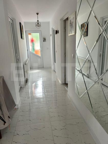 Casa/Vila cu 8 camere, 4 bai - Zarnesti
