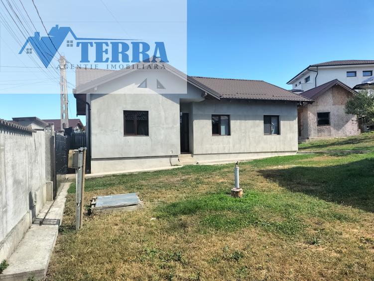 Casă Mioveni, 4 camere, teren 1.225 mp, toate utili
