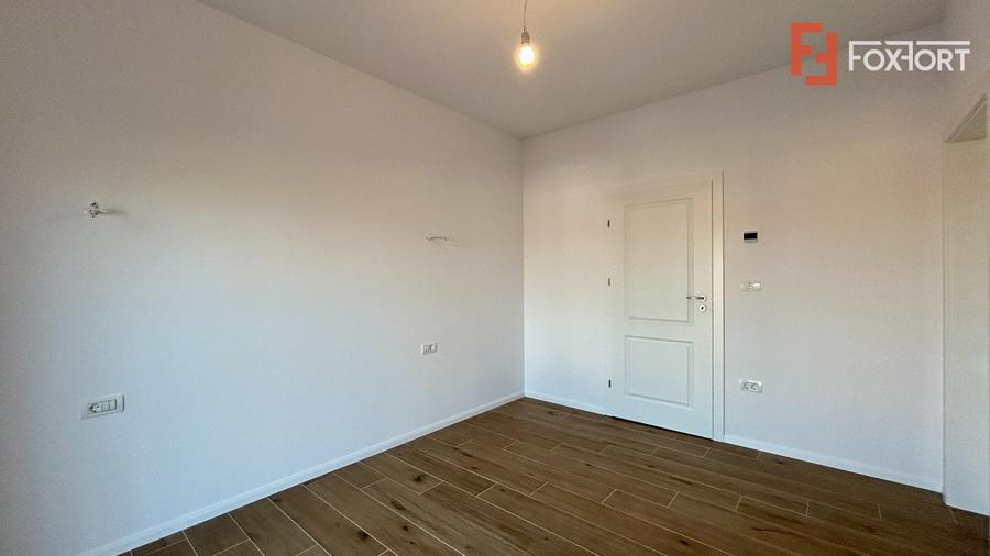 Duplex cu 4 camere si teren de 375 mp - zona Sanandrei