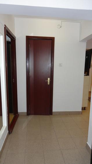 Apartament cu 3 camere, amenajat cu 3 dormitoare, zona centrala