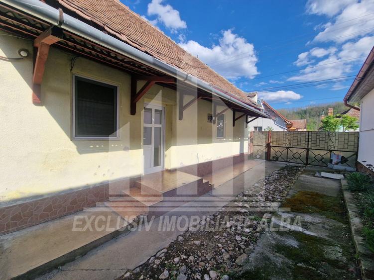 Casa de vanzare | 100 mp | 1048 mp teren | Ciugud