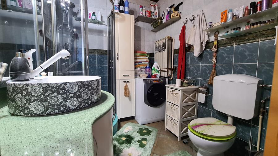 CASA SUPERBA DE LUX- SINGUR CURTE - TEREN 934 MP