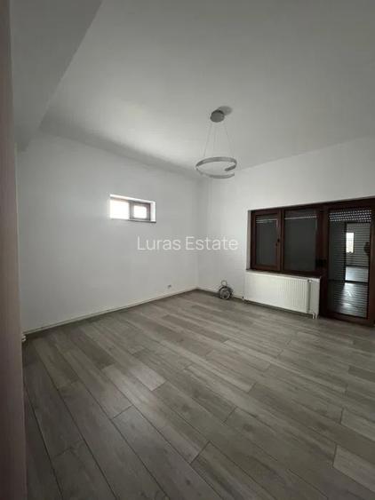 Lazu | 3 camere de vanzare | Loc de parcare - 3