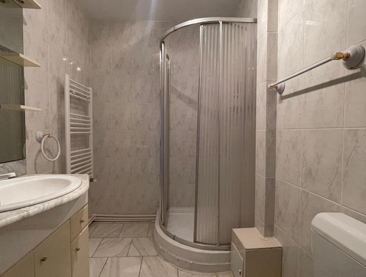 Tomis III, apartament cu 4 camere decomandate, centrala pe gaz, liber