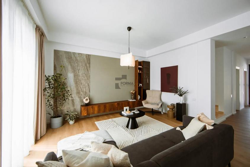 VILĂ 5 CAMERE  - Teren 350 mp | Panouri solare | Tunari