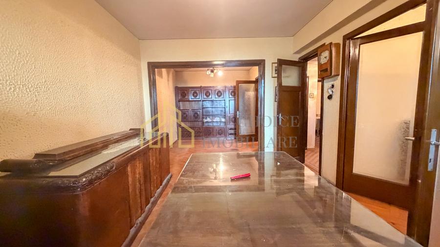 CAMERE TRANSFORMABIL IN 3 - LANGA SALA PALATULUI - CLADIRE CU ISTORIE