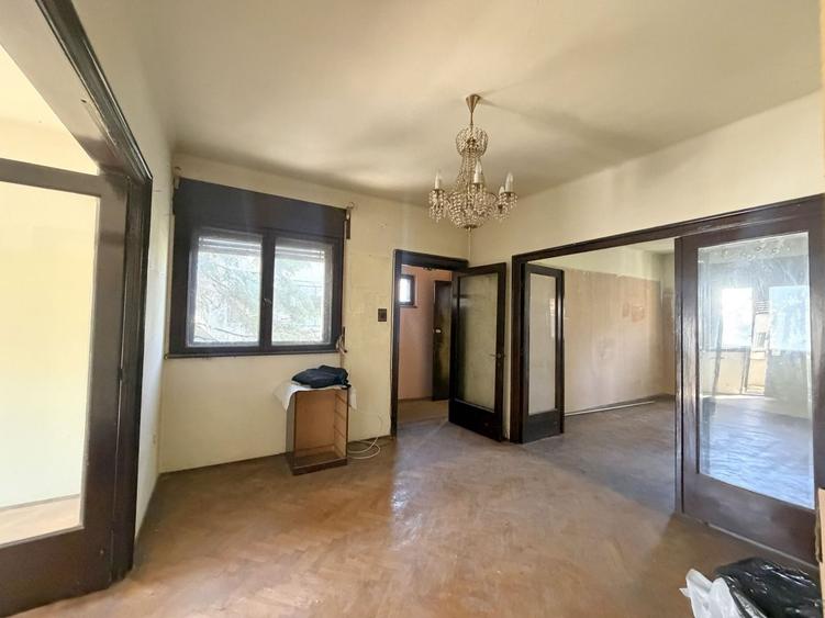 Apartament rar in vilă interbelică | pivniță și mansardă | acces separat
