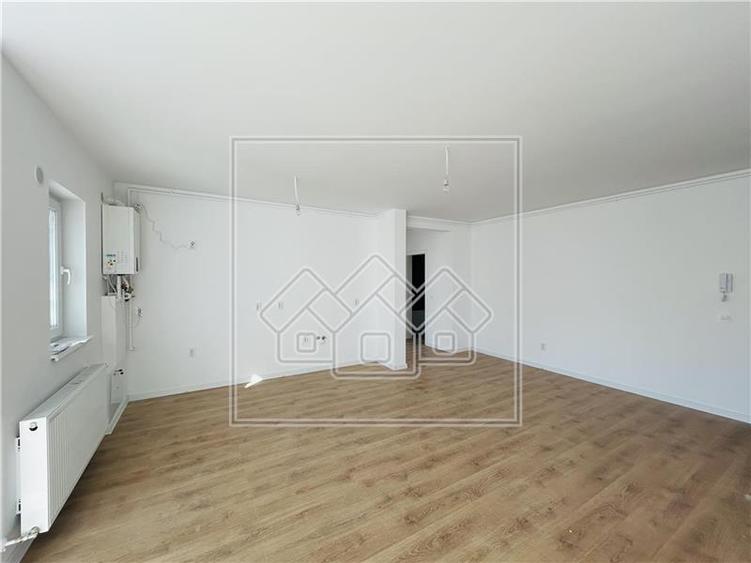 Ap 4 camere, 2 balcoane, et intermediar, lift, Doamna Stanca