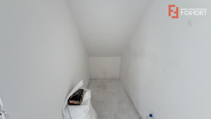 Duplex cu 4 camere despartit prin baie, Mosnita Veche